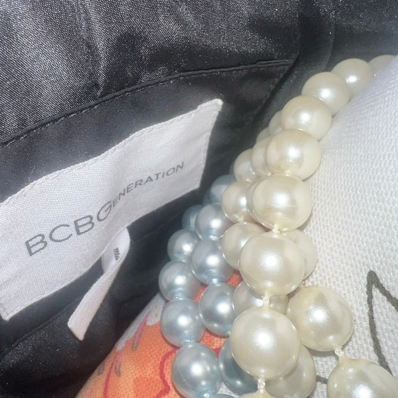 Women's Black Puffer Coat with Faux Fur Trim BCBG generation XL - Picture 4 of 5